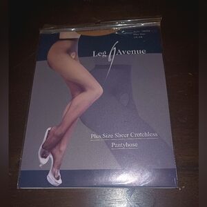 Leg Avenue Sheer Black Crotchless Pantyhose Size 1X-3X (Tan)